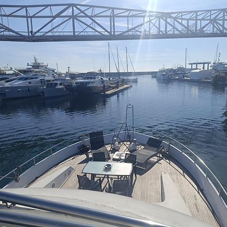 מלון סנט אדריה דה בסוס Amazing Boat To Sleep In Barcelona מראה חיצוני תמונה