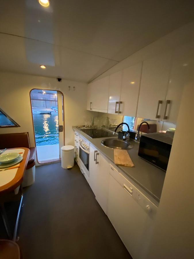 מלון סנט אדריה דה בסוס Amazing Boat To Sleep In Barcelona מראה חיצוני תמונה