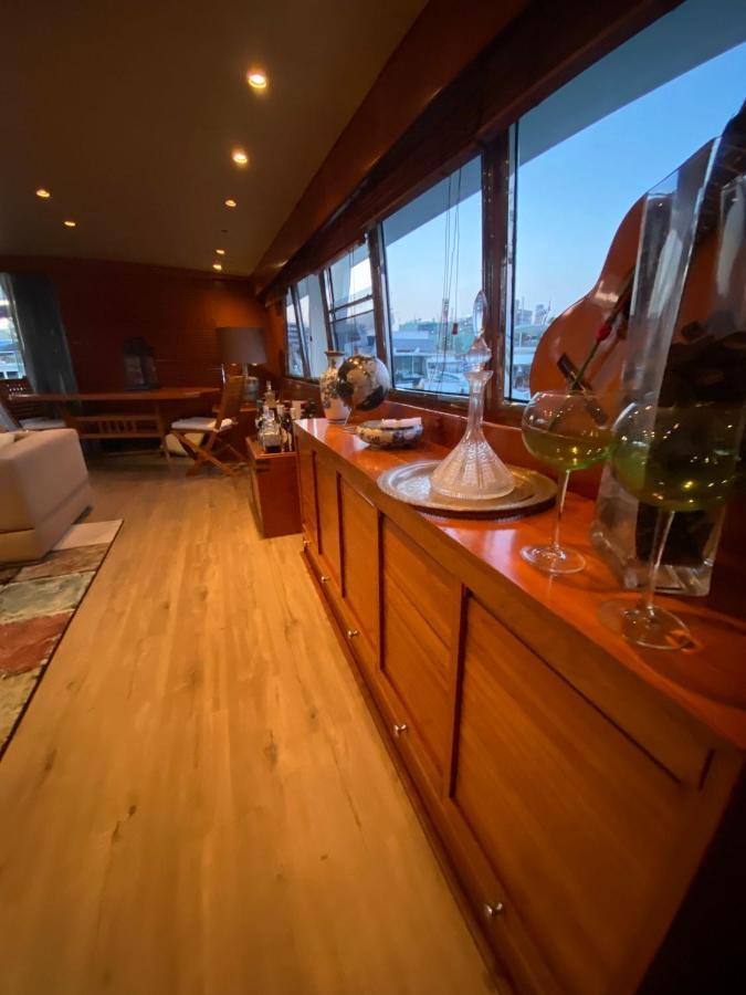 מלון סנט אדריה דה בסוס Amazing Boat To Sleep In Barcelona מראה חיצוני תמונה