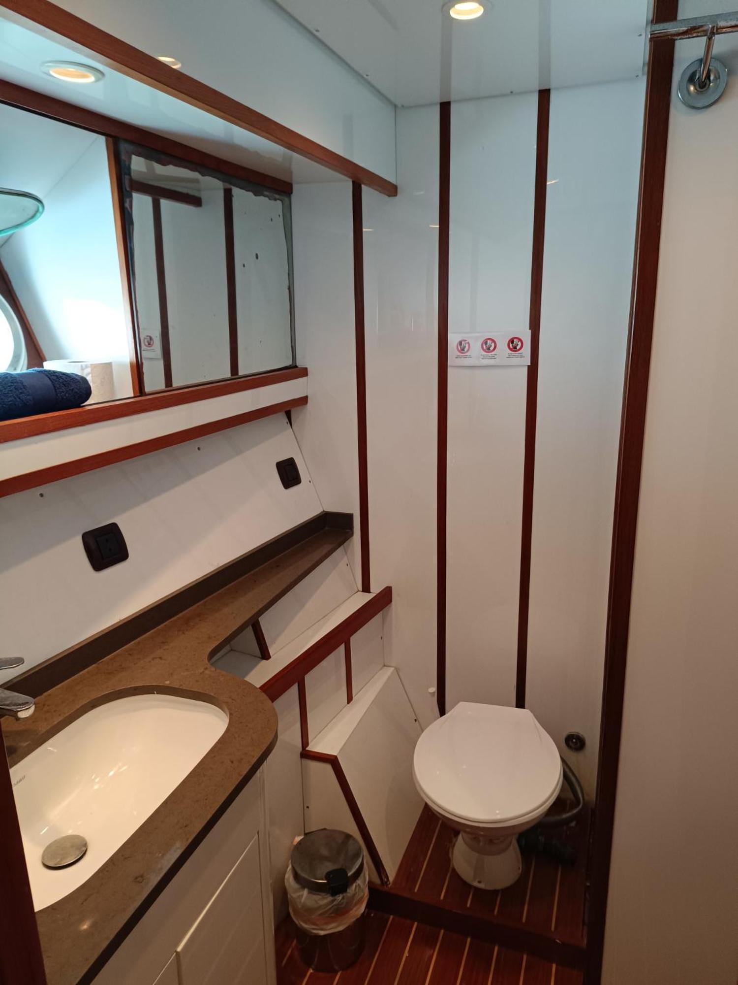 מלון סנט אדריה דה בסוס Amazing Boat To Sleep In Barcelona מראה חיצוני תמונה