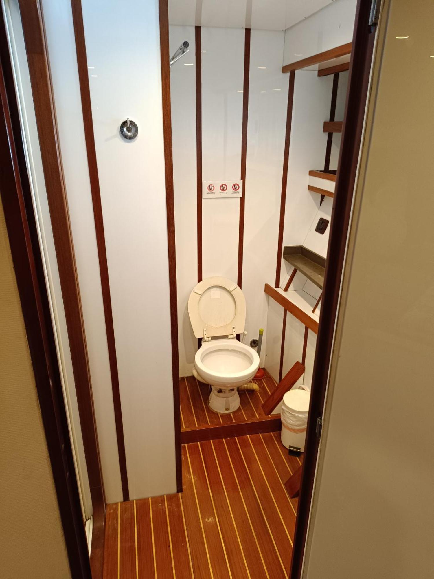 מלון סנט אדריה דה בסוס Amazing Boat To Sleep In Barcelona מראה חיצוני תמונה