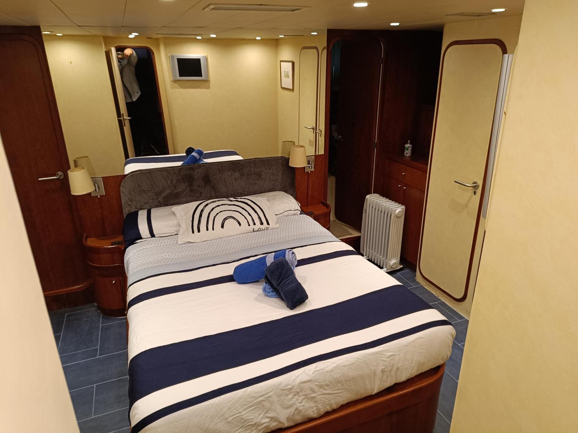 מלון סנט אדריה דה בסוס Amazing Boat To Sleep In Barcelona מראה חיצוני תמונה