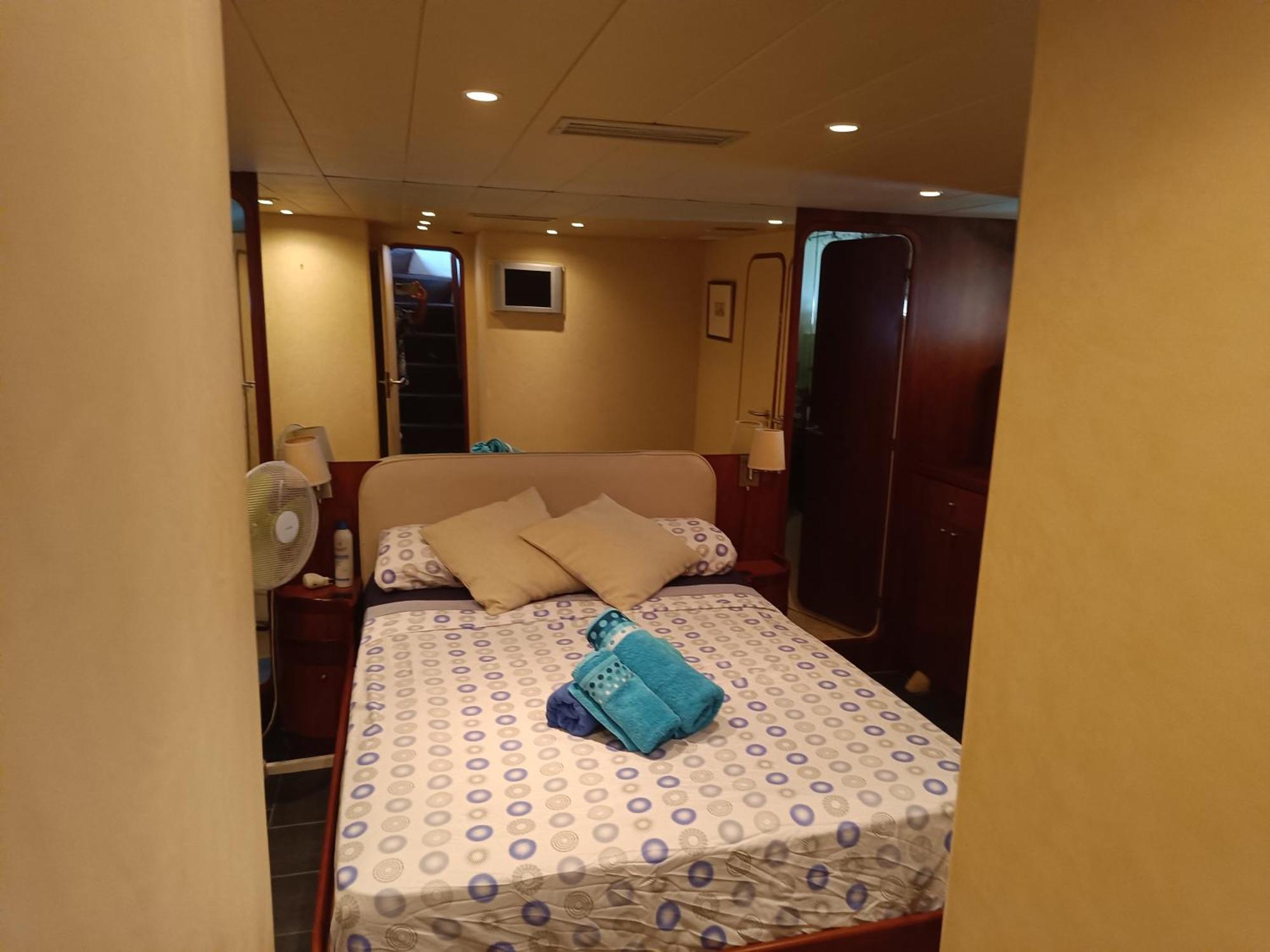מלון סנט אדריה דה בסוס Amazing Boat To Sleep In Barcelona מראה חיצוני תמונה